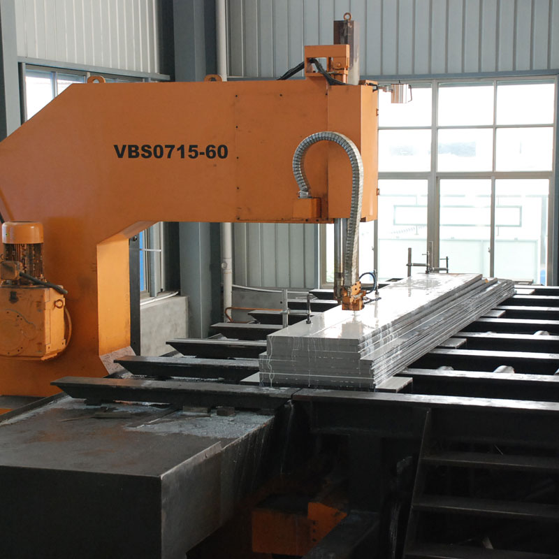 Kako štirijedrni materiali za kalupe zagotavljajo natančne rešitve za različne delovne pogoje pri izdelavi kalupov?